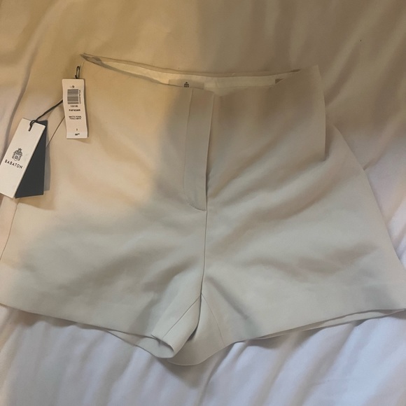 ARITZIA PAPASAN SHORT - SIZE 2 NEVER WORN - Picture 1 of 3
